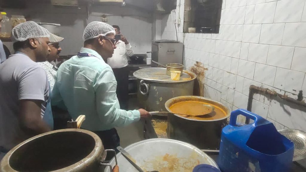 पटना के होटल मौर्या से पनाश तक खाद्य विभाग की जांच, 14 दिन में कमियां दूर करने का नोटिस पटना के होटल मौर्या से पनाश तक खाद्य विभाग की जांच, 14 दिन में कमियां दूर करने का नोटिस