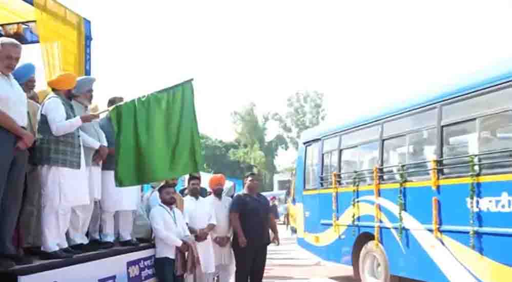 पंजाब में ग्रामीण परिवहन को मिलेगी रफ्तार, मुख्यमंत्री ने शुरू कराईं 100 मिनी बसें