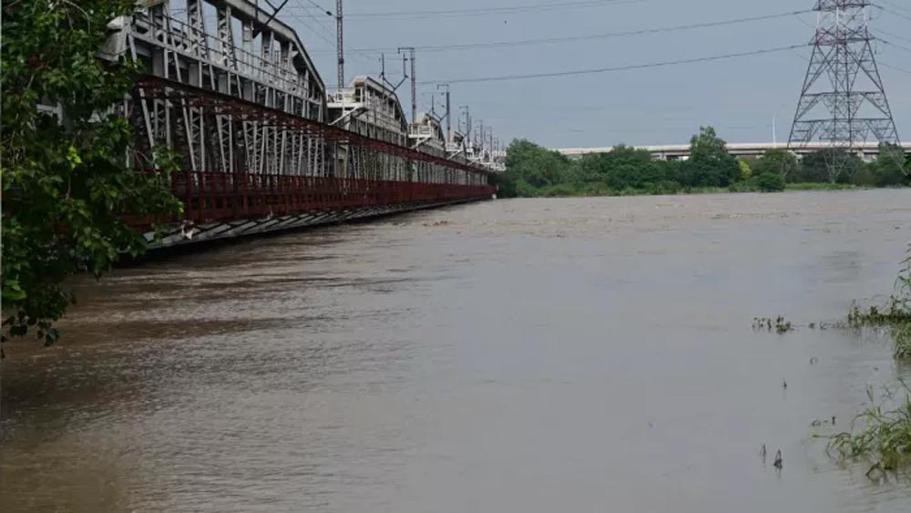 यमुना को मिलेगा नया रूप, नदी किनारे बर्थडे सेलिब्रेशन की तैयारी; 35 हजार लोगों ने चलाया सफाई अभियान यमुना को मिलेगा नया रूप, नदी किनारे बर्थडे सेलिब्रेशन की तैयारी; 35 हजार लोगों ने चलाया सफाई अभियान
