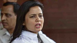 Supreme Court: महुआ मोइत्रा की याचिका खारिज, निवेश फंडों के वास्तविक मालिकों का ब्योरा सार्वजनिक करने की मांग नहीं मानी Supreme Court: महुआ मोइत्रा की याचिका खारिज, निवेश फंडों के वास्तविक मालिकों का ब्योरा सार्वजनिक करने की मांग नहीं मानी