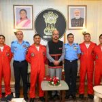 राज्यपाल रमेन डेका से एयर ऑफिसर कमांडिंग नंदा कुमार बाला ने की सौजन्य भेंट