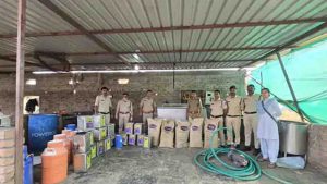 MP में ‘सफेद जहर’ का कारोबार पकड़ा, नकली दूध बनाने वाली फैक्ट्री सील; केमिकल और पाउडर जब्त