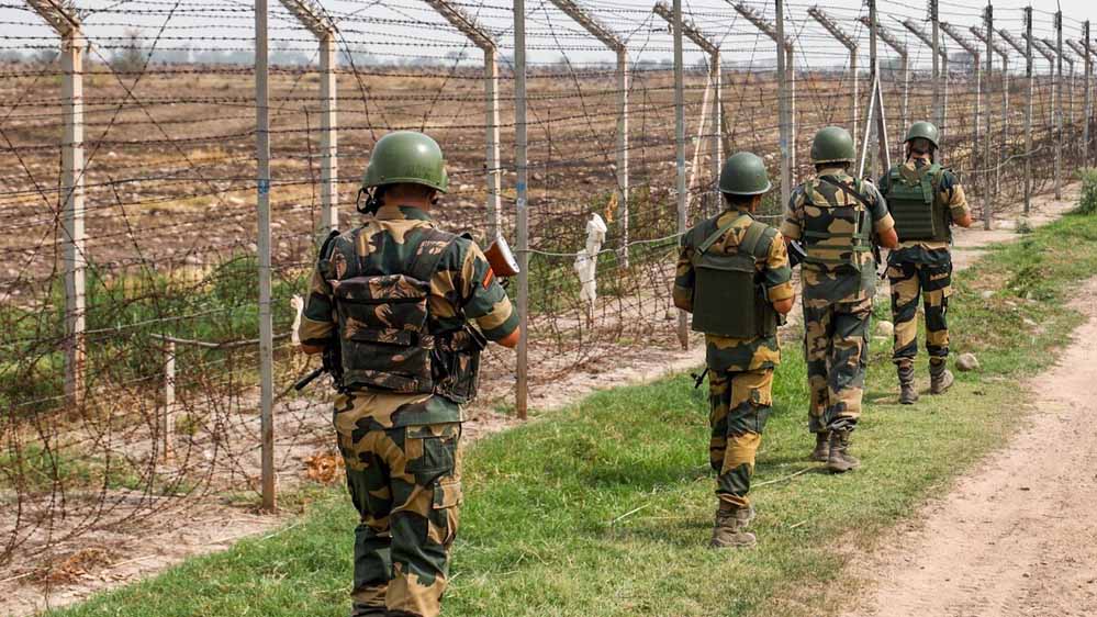 भारत-पाक सीमा पर घुसपैठ की कोशिश नाकाम, तरनतारन में BSF ने 2 घुसपैठिए किए ढेर