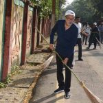 गांधी जयंती पर राज्यपाल डेका ने चलाया स्वच्छता अभियान, खुद की साफ-सफाई