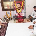 स्व. दिव्यऋषि तिवारी के निधन पर मुख्यमंत्री डॉ. यादव ने परिजन को दी सांत्वना स्व. दिव्यऋषि तिवारी के निधन पर मुख्यमंत्री डॉ. यादव ने परिजन को दी सांत्वना