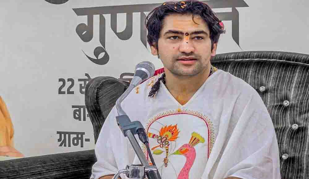 शिवपुरी में धीरेंद्र शास्त्री ने दिखावे वाली समाजसेवा पर उठाए सवाल, मदद के नाम पर फोटो खिंचवाने की आलोचना