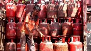PNG नीति के विरोध में उतरे LPG वितरक, दिल्ली के CBD ग्राउंड में 2 से 4 हजार लोगों के जुटने की आशंका PNG नीति के विरोध में उतरे LPG वितरक, दिल्ली के CBD ग्राउंड में 2 से 4 हजार लोगों के जुटने की आशंका