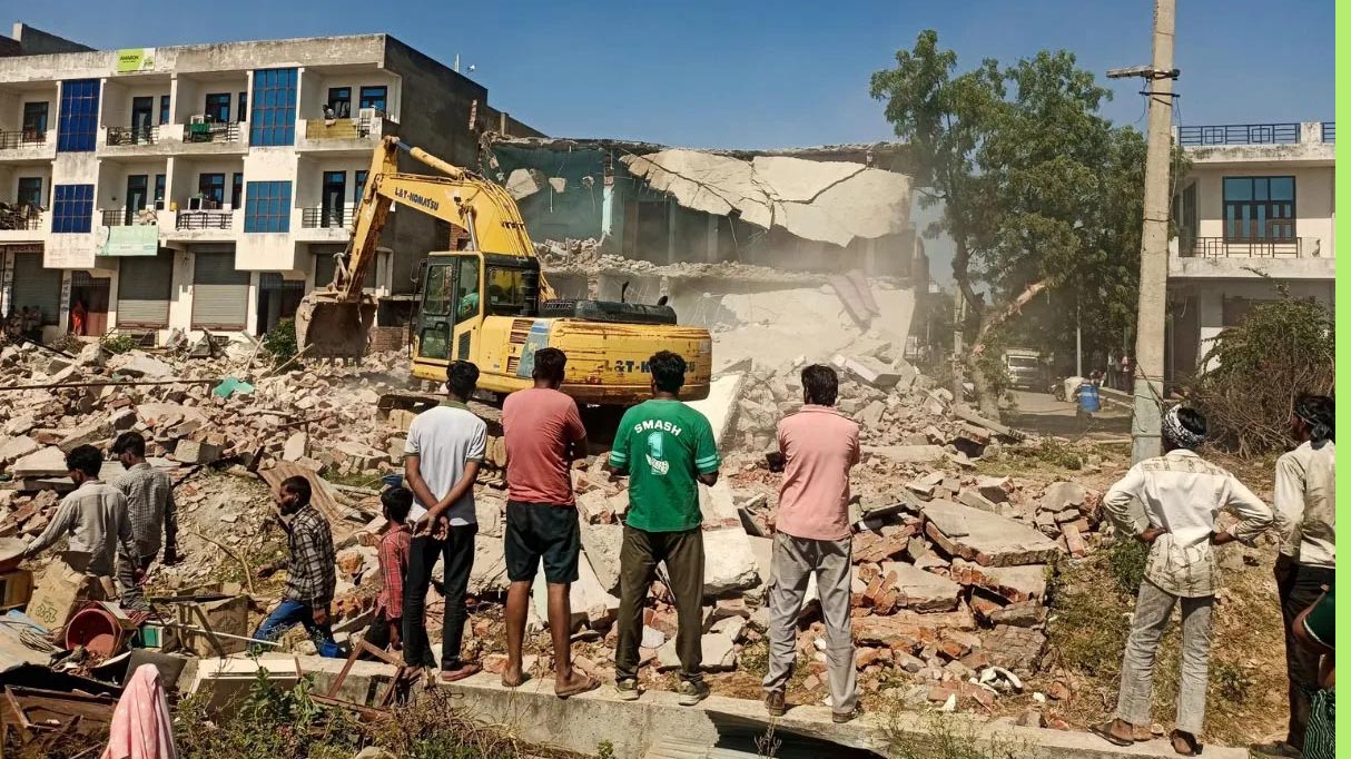 जगतपुरा के गंगा मार्ग पर चला JCB, दुकानें और मकान हटे; हाईकोर्ट के आदेश पर कार्रवाई जगतपुरा के गंगा मार्ग पर चला JCB, दुकानें और मकान हटे; हाईकोर्ट के आदेश पर कार्रवाई