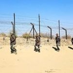 भारत-पाक सीमा पर सुरक्षा होगी मजबूत, बाखासर से तनोट तक तारबंदी के साथ बनेगी डामर सड़क भारत-पाक सीमा पर सुरक्षा होगी मजबूत, बाखासर से तनोट तक तारबंदी के साथ बनेगी डामर सड़क