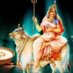 नवरात्रि का पहला दिन आज, मां शैलपुत्री को चढ़ाएं सफेद मिठाई और घी का भोग; जानें पूजा विधि