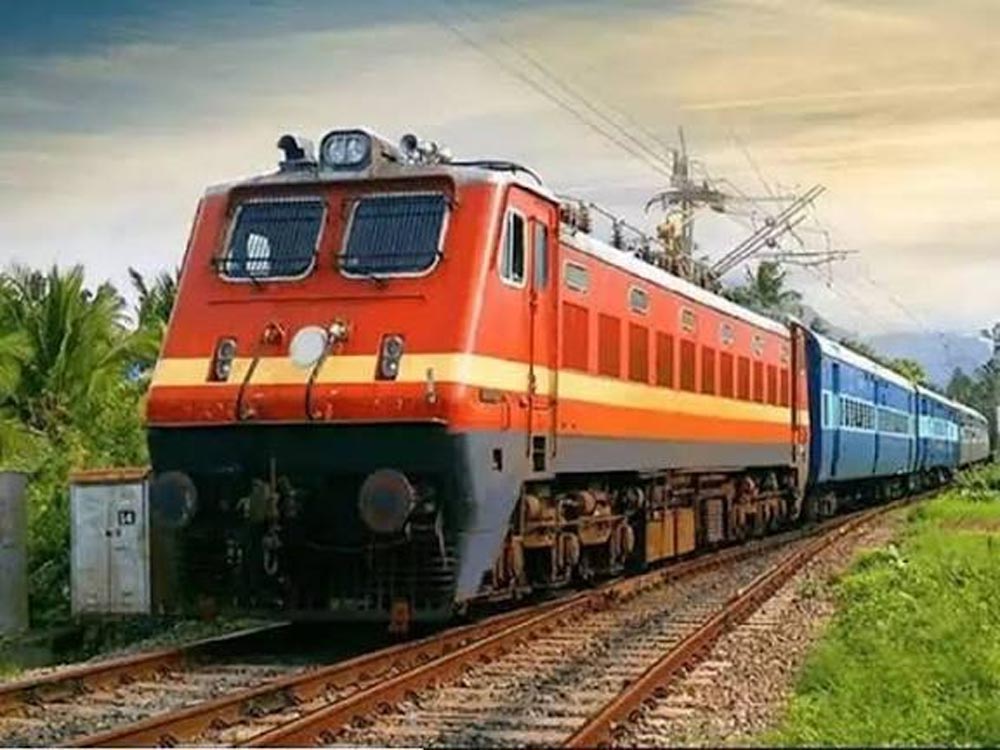 दिल्ली जाने वाली रद्द ट्रेनें फिर पटरी पर लौटीं, तेजस राजधानी और मगध एक्सप्रेस का परिचालन शुरू