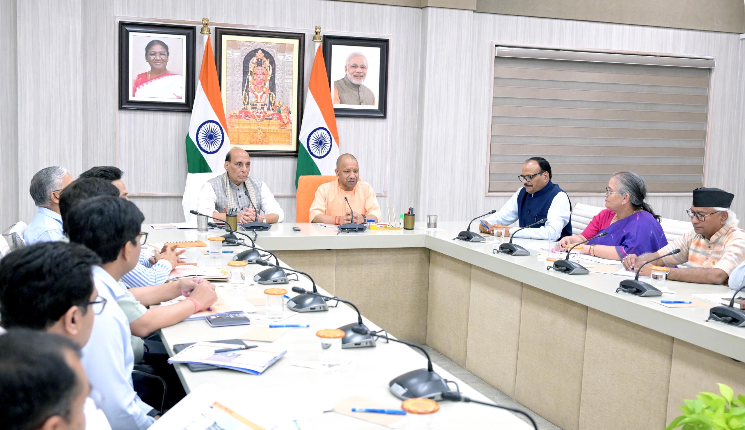 मुख्यमंत्री ने शारदीय नवरात्र की अष्टमी तिथि पर की मां महागौरी की पूजा, कहा- सशक्त नारी, समृद्ध उत्तर प्रदेश