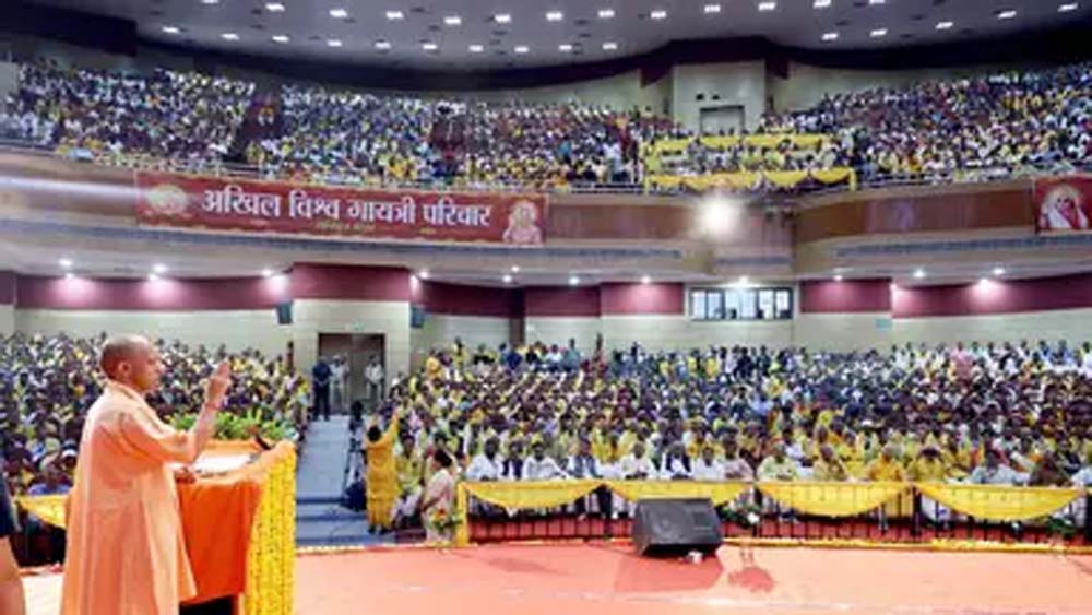 CM योगी का बड़ा बयान- जाति और क्षेत्र के नाम पर समाज को बांटने वाली ताकतों को रोकना शिक्षकों की जिम्मेदारी