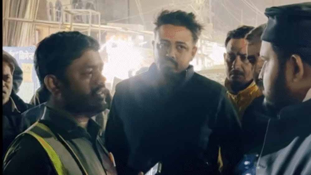 शाही कब्रिस्तान पहुंची मेट्रो टीम तो भड़के विधायक आतिफ अकील, बेरिकेडिंग पर हुआ हंगामा