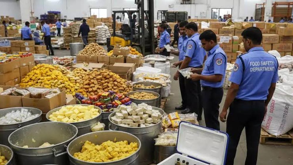 झारखंड में मिलावटखोरों पर शिकंजा, धनबाद की कई दुकानों में खाद्य पदार्थ नष्ट; दुकानदारों को नोटिस की तैयारी