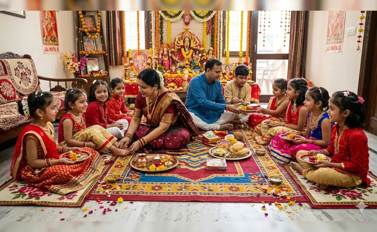 Navratri 2026: अष्टमी-नवमी पर कन्याओं को गिफ्ट देते समय न करें ये गलतियां, जानें क्या देना है शुभ