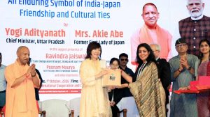 रुद्राक्ष कन्वेंशन सेंटर में आबे मेमोरियल कॉरिडोर का लोकार्पण, अकी आबे के साथ मुख्यमंत्री योगी ने किया अनावरण