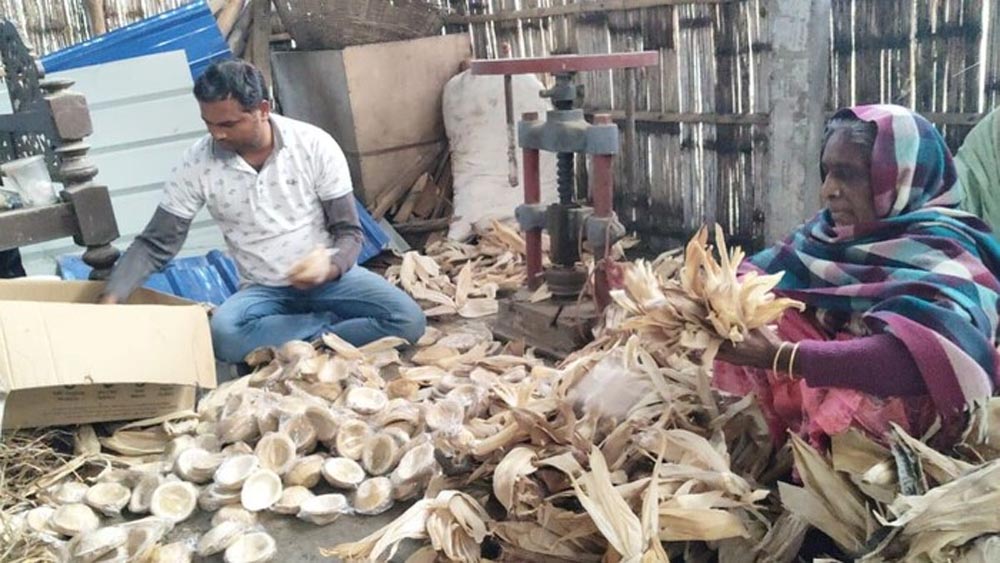 बिहार के इंजीनियर ने खोजा प्लास्टिक का देसी विकल्प, 50 पैसे में तैयार होता है उत्पाद