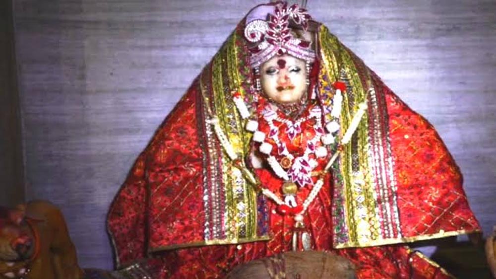 मां अंबा का ऐसा धाम जहां भक्त की पुकार पर चट्टान पर उभरे कुमकुम पदचिह्न, जानें आरासुरी मंदिर की कथा मां अंबा का ऐसा धाम जहां भक्त की पुकार पर चट्टान पर उभरे कुमकुम पदचिह्न, जानें आरासुरी मंदिर की कथा