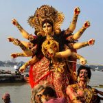 दुर्गा विसर्जन जुलूस पर अंडा फेंकने का आरोप, हैदराबाद में सड़कों पर उतरे लोग दुर्गा विसर्जन जुलूस पर अंडा फेंकने का आरोप, हैदराबाद में सड़कों पर उतरे लोग