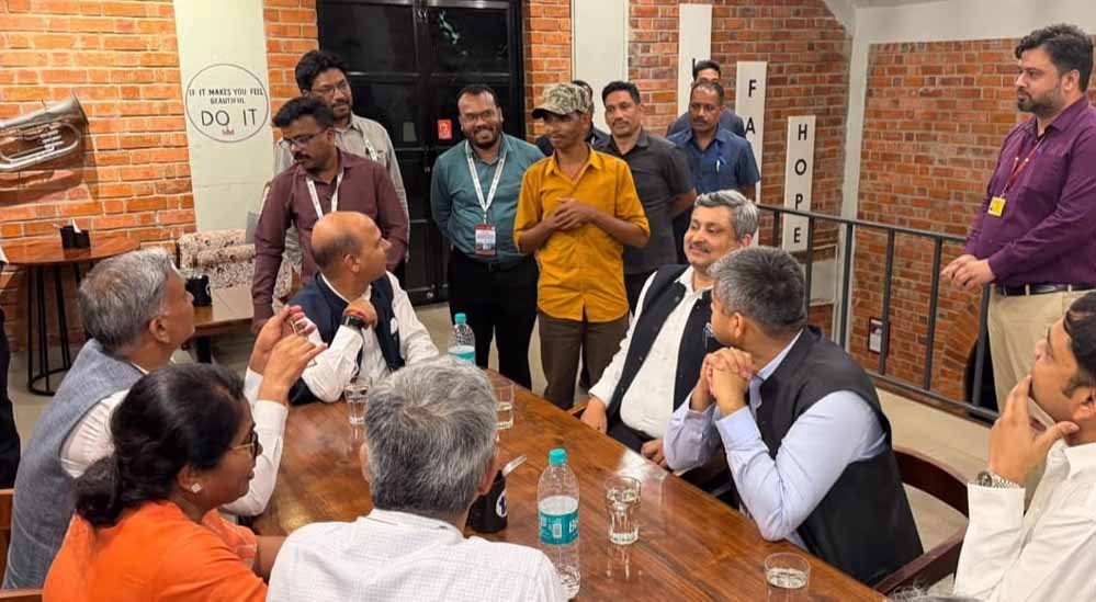 राष्ट्रीय सहकारिता सम्मेलन में आए वरिष्ठ अधिकारियों ने युवाओं से किया संवाद, आजीविका से जुड़ी पहल को सराहा राष्ट्रीय सहकारिता सम्मेलन में आए वरिष्ठ अधिकारियों ने युवाओं से किया संवाद, आजीविका से जुड़ी पहल को सराहा