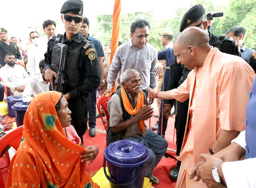 मुख्यमंत्री ने फैजुल्लागंज से नैमिष तक किया हवाई सर्वेक्षण
