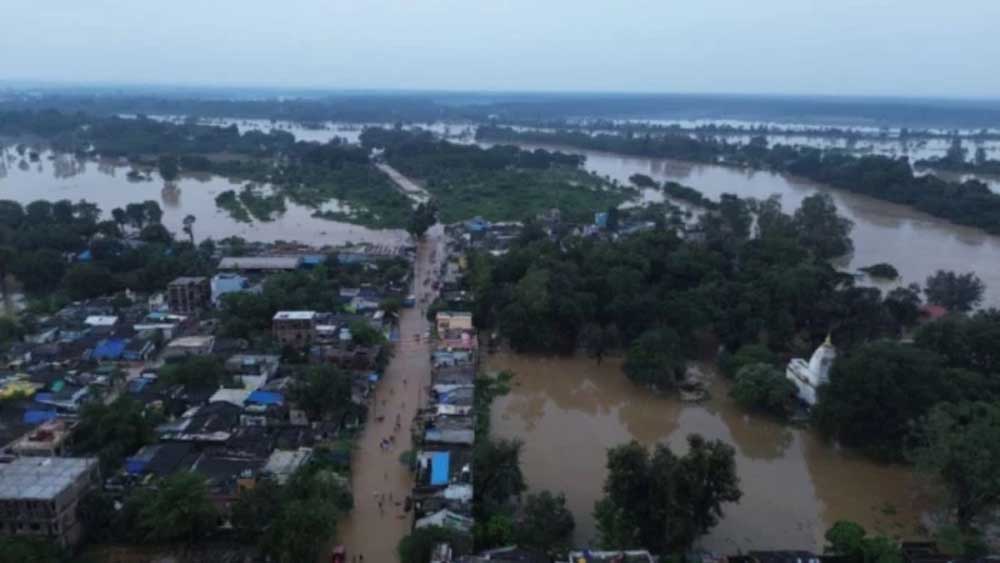 बस्तर बाढ़ आपदा में पीड़ितों को 9.39 करोड़ रुपए से अधिक की राहत राशि का त्वरित भुगतान, पुनर्वास कार्य युद्धस्तर पर जारी बस्तर बाढ़ आपदा में पीड़ितों को 9.39 करोड़ रुपए से अधिक की राहत राशि का त्वरित भुगतान, पुनर्वास कार्य युद्धस्तर पर जारी