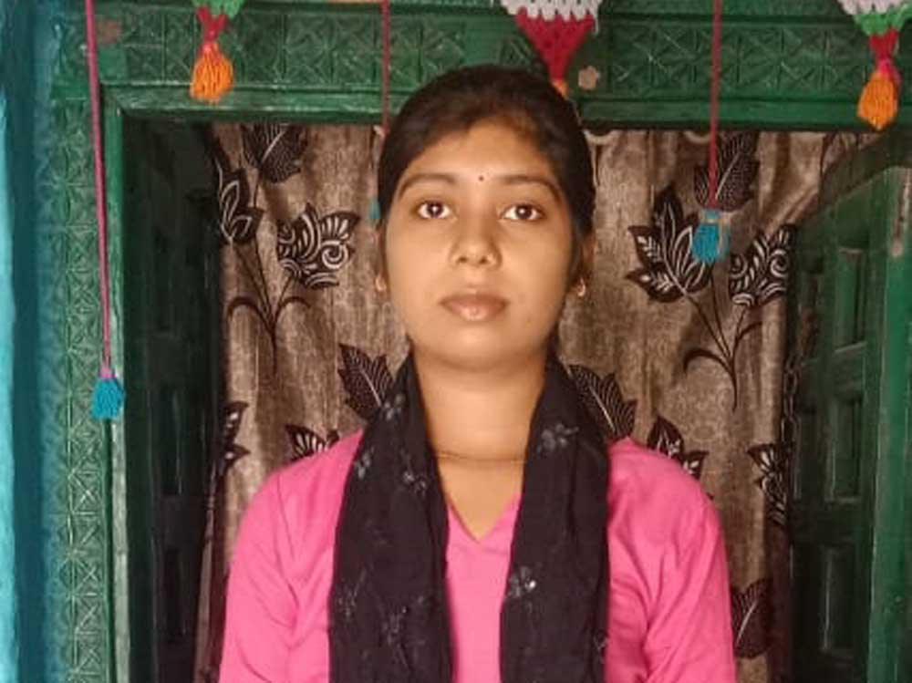 लाड़ली लक्ष्मी योजना ने बदली अंशिता की जिंदगी, संघर्षों को मात देकर कॉलेज तक पहुंची बेटी