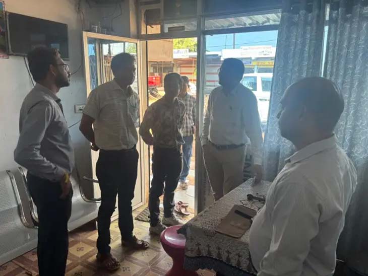 स्वास्थ्य विभाग की कार्रवाई: जांच में तीन क्लिनिक-पैथोलॉजी संचालकों को थमाए नोटिस स्वास्थ्य विभाग की कार्रवाई: जांच में तीन क्लिनिक-पैथोलॉजी संचालकों को थमाए नोटिस