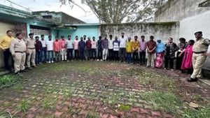 साइबर फ्रॉड नेटवर्क पर पुलिस की बड़ी कार्रवाई, भिलाई में 14 म्यूल अकाउंट धारक-एजेंट पकड़े गए साइबर फ्रॉड नेटवर्क पर पुलिस की बड़ी कार्रवाई, भिलाई में 14 म्यूल अकाउंट धारक-एजेंट पकड़े गए