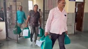 कोल लेवी केस में ₹104 करोड़ का कनेक्शन, राजीव भवन तक पहुंची रकम; कई नेता-अफसर जांच के घेरे में कोल लेवी केस में ₹104 करोड़ का कनेक्शन, राजीव भवन तक पहुंची रकम; कई नेता-अफसर जांच के घेरे में