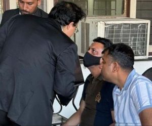 रिभव की विक्रम वधवा से 132 बार फोन पर बात, 504 करोड़ के घोटाले में राहत नहीं