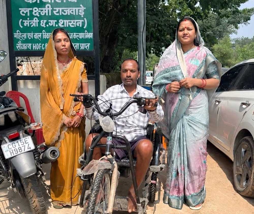 सेवा संकल्प अभियान के तहत दिव्यांग धनेश्वर साहू को मिली ट्राइसाइकिल