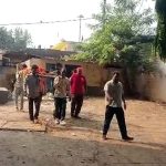 गुना में अस्पताल के बाहर सजी अर्थी, शव घर ले जाने को लेकर विवाद गुना में अस्पताल के बाहर सजी अर्थी, शव घर ले जाने को लेकर विवाद