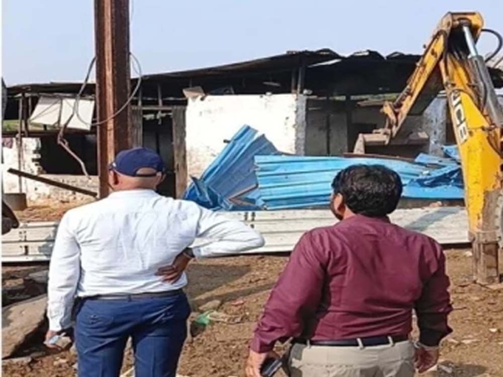 भोपाल में गोकशी का मामला उजागर, डेयरी संचालक के साथ पत्नी और बेटे पर भी आरोप भोपाल में गोकशी का मामला उजागर, डेयरी संचालक के साथ पत्नी और बेटे पर भी आरोप