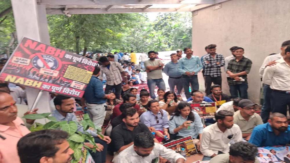 Ayushman Scheme पर MP में बढ़ा विवाद, 8 अक्टूबर से इलाज बंद करने की चेतावनी; दिल्ली जाएंगे निजी डॉक्टर
