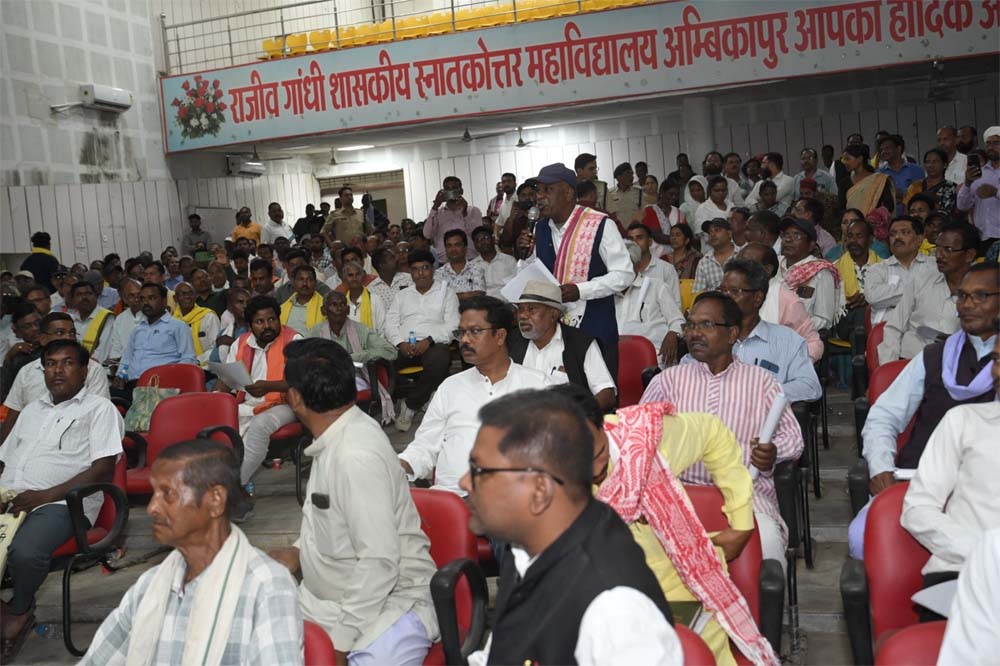 अम्बिकापुर में आयोजित हुई समान नागरिक संहिता पर विशाल बैठक अम्बिकापुर में आयोजित हुई समान नागरिक संहिता पर विशाल बैठक