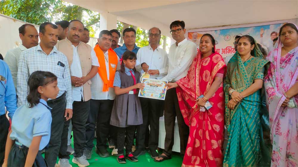 विकासखंड स्तरीय चित्रकला एवं भाषण प्रतियोगिता में विद्यार्थियों ने दिखाई रचनात्मकता विकासखंड स्तरीय चित्रकला एवं भाषण प्रतियोगिता में विद्यार्थियों ने दिखाई रचनात्मकता