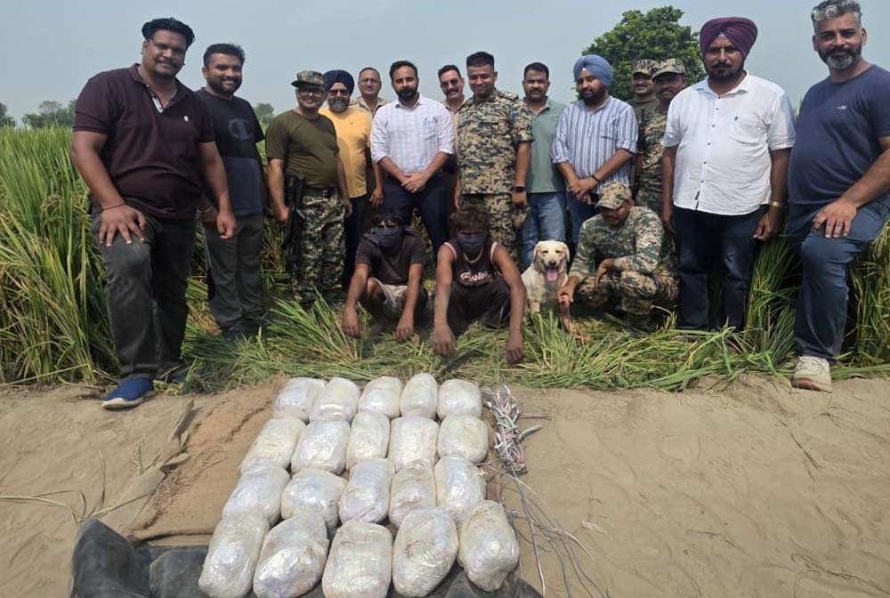ड्रोन मूवमेंट के बाद BSF को मिली कामयाबी, फिरोजपुर बॉर्डर पर पकड़ी करोड़ों की हेरोइन