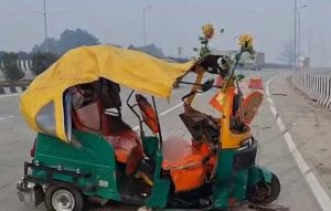 ओवरलोड ऑटो बना हादसे की वजह, पीछे से टक्कर मारने पर दो लोगों की मौत
