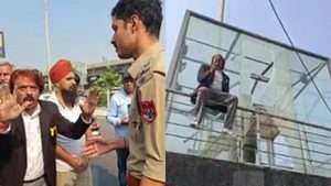 जालंधर में अंबेडकर प्रतिमा से तोड़फोड़, तीसरी बार शीशा टूटने से मचा हड़कंप जालंधर में अंबेडकर प्रतिमा से तोड़फोड़, तीसरी बार शीशा टूटने से मचा हड़कंप