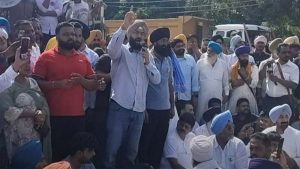 पंजाब में परविंदर झोटा की हत्या के विरोध में प्रदर्शन, समर्थकों ने रोका हाईवे पंजाब में परविंदर झोटा की हत्या के विरोध में प्रदर्शन, समर्थकों ने रोका हाईवे