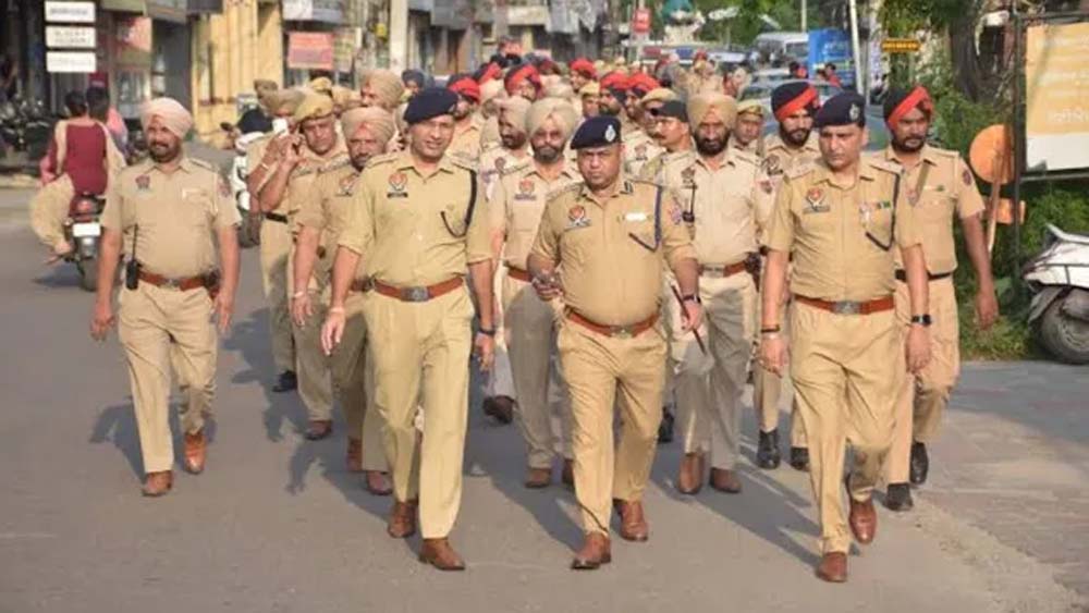Punjab News: नशा तस्करों पर कसेगा शिकंजा, 6 IPS अधिकारियों को सौंपी गई जिम्मेदारी Punjab News: नशा तस्करों पर कसेगा शिकंजा, 6 IPS अधिकारियों को सौंपी गई जिम्मेदारी