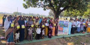 आयुक्त  तारन प्रकाश सिन्हा ने खंडुआ में किया सिंचाई नाली निर्माण कार्य का निरीक्षण, श्रमिकों से किया सीधा संवाद