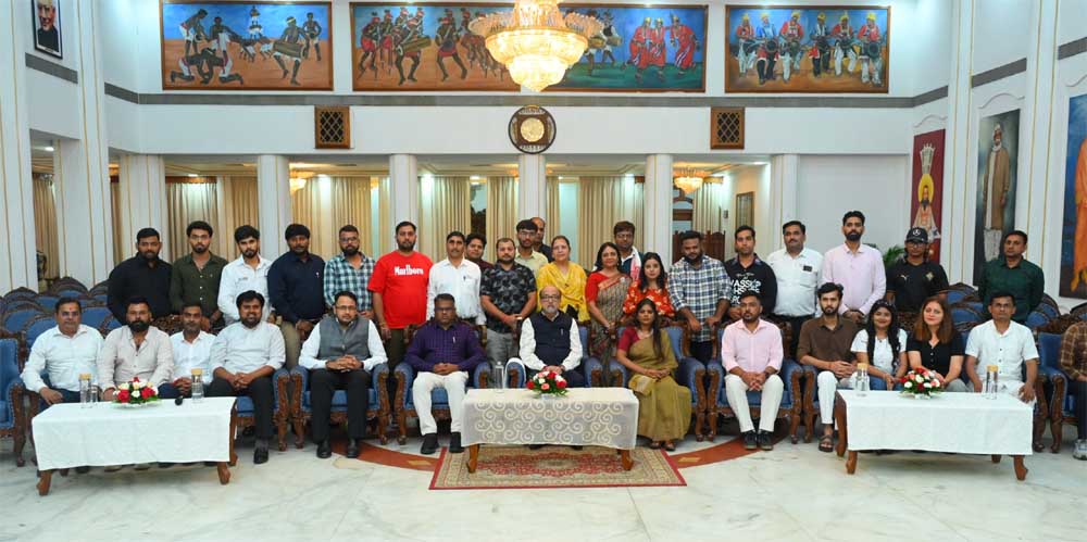 बस्तर की बदली तस्वीर को देश दुनिया तक पहुंचाएं सोशल मीडिया इन्फ्लुएंसर – राज्यपाल डेका बस्तर की बदली तस्वीर को देश दुनिया तक पहुंचाएं सोशल मीडिया इन्फ्लुएंसर – राज्यपाल डेका