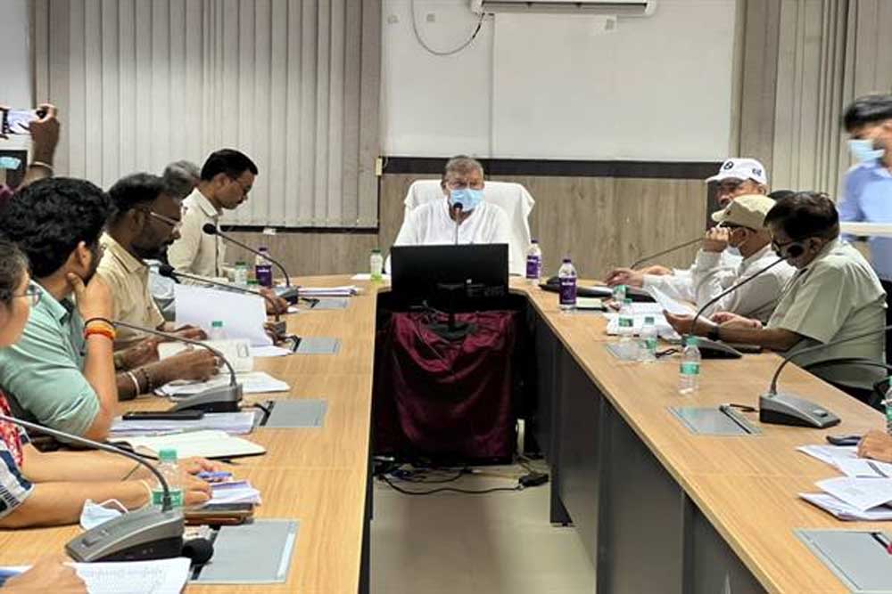 उपभोक्ताओं को निर्बाध विद्युत आपूर्ति और सरल, सुगम विद्युत सेवाएं उपलब्ध कराएं : ऊर्जा मंत्री  तोमर