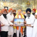 नानकमत्ता साहिब पहुंचे सीएम धामी, गुरुद्वारे में अरदास के बाद श्रमदान कर दिया स्वच्छता का संदेश