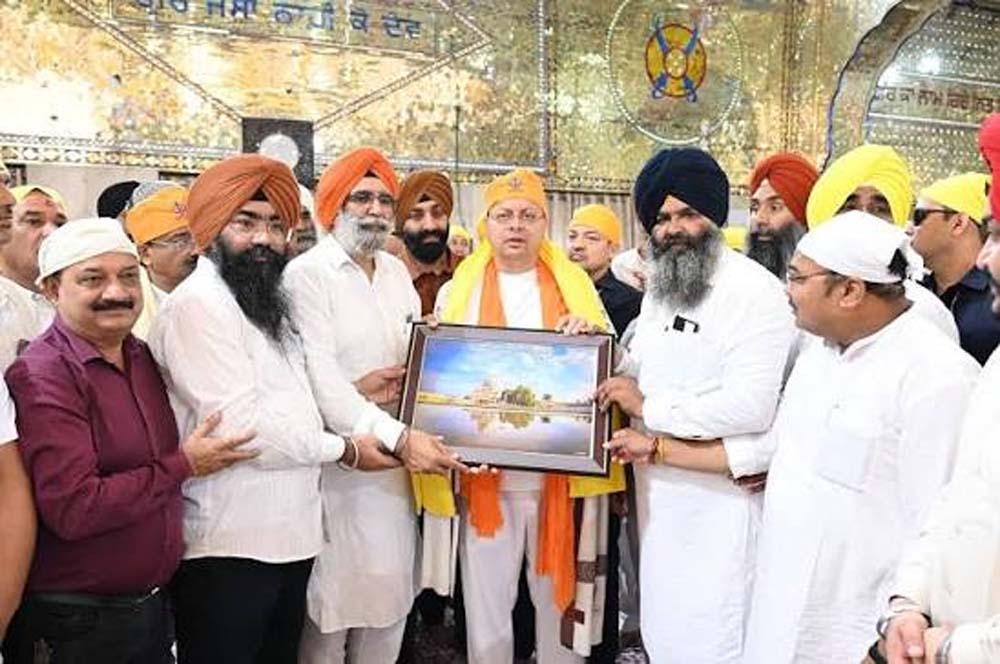 नानकमत्ता साहिब पहुंचे सीएम धामी, गुरुद्वारे में अरदास के बाद श्रमदान कर दिया स्वच्छता का संदेश नानकमत्ता साहिब पहुंचे सीएम धामी, गुरुद्वारे में अरदास के बाद श्रमदान कर दिया स्वच्छता का संदेश