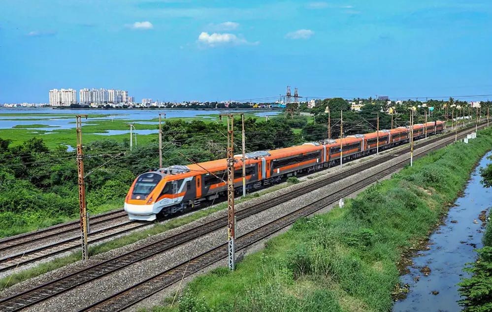 Train Timing Change: वंदे भारत, एक्सप्रेस और DMU ट्रेनों का बदला शेड्यूल, सफर से पहले देखें समय