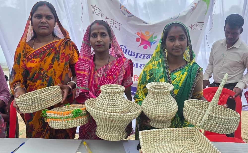लटोरी की महिलाओं ने हस्तशिल्प को बनाया आजीविका का आधार, सूरजपति ने ऑटो और किराना व्यवसाय से हासिल की ‘लखपति दीदी’ की पहचान